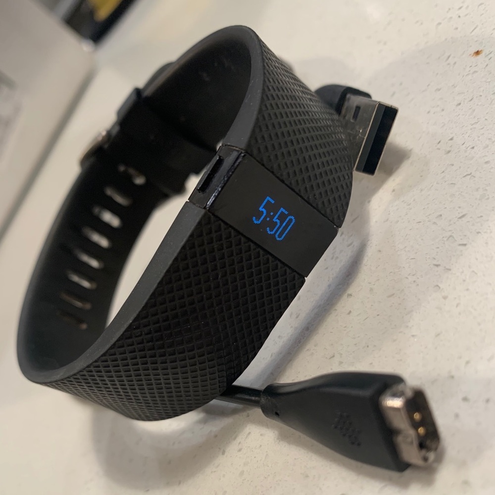 Fitbit Charge HR + charger